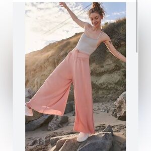 LIKE NEW Free People WAVE RIDER Satin Wide Leg Pleated Trousers HIGH WAIST RISE
